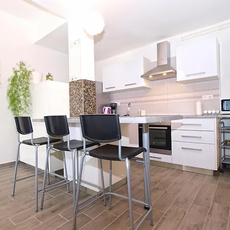 Apartament Mario 1401 *