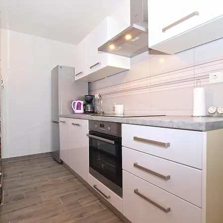 Apartament Mario 1401 *
