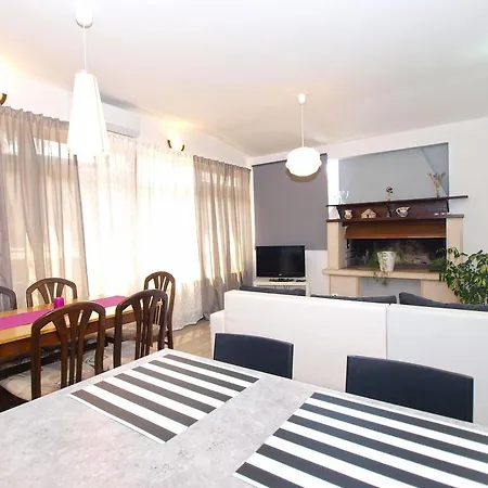 Mario 1401 Apartment
